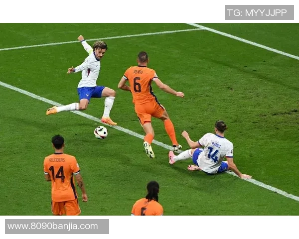 足球门摇晃的瞬间揭示了比赛的紧张与激情，球迷心跳加速的真实体验